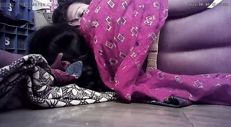 Tamil housewife huge boobs show and kissing