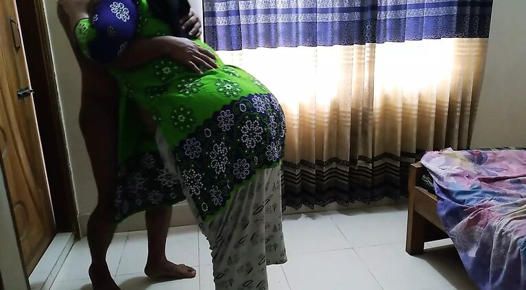 naukrani ko jabardasti chudai Malik Ke Beta - Desi CHUBBY Beautiful Maid Fucked By Owner while sweeping room (Big butt fuck)