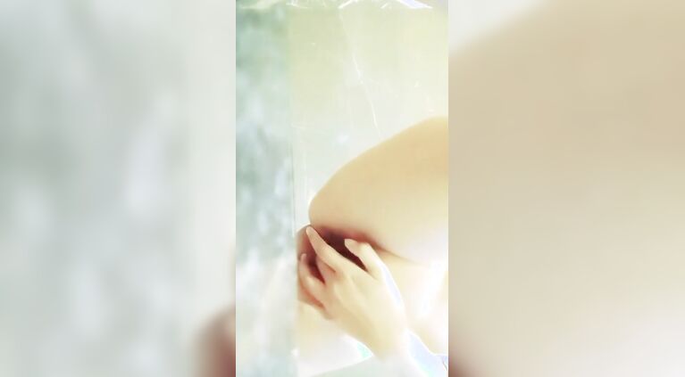 Hot Oriental Masturbates on Cam
