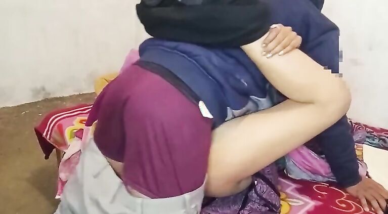 Hindi Audio: On January 26, I called my amateur and fucked her lying on her bed, she enjoyed it very much, my amateur became happy