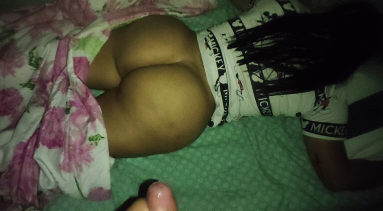 I CATCH my MOTHER-IN-LAW in bed, my penis can't resist and I throw all the milk at her (CUMSHOT)