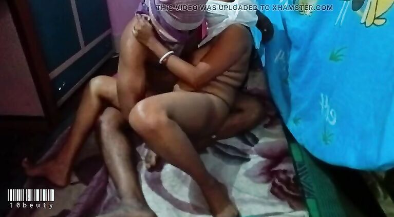 CUTE TAMIL CUTE BHABHI NE APNI CHOOT KI PYAS DOODHWALE SE BUJHAYI (bengali-ROLEPLAY)