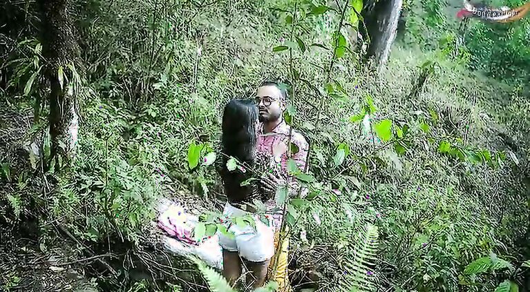 property dikha ne ke bahane jungle me leja kar akali larki ke sath kia kand full vid ( hindi audio)