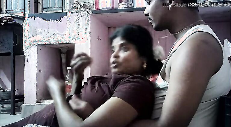 Desi house housewife hot huge boobs butt