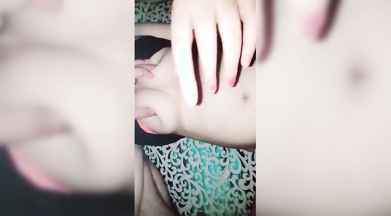 Aapni dost ki amateur ko room pr le jakr choda