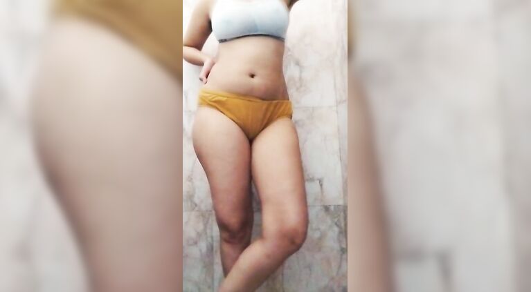 Beti ko chodne ka plan banane laga baap