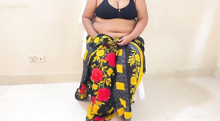 Sexy Nokrani malkin ke sat Chudai