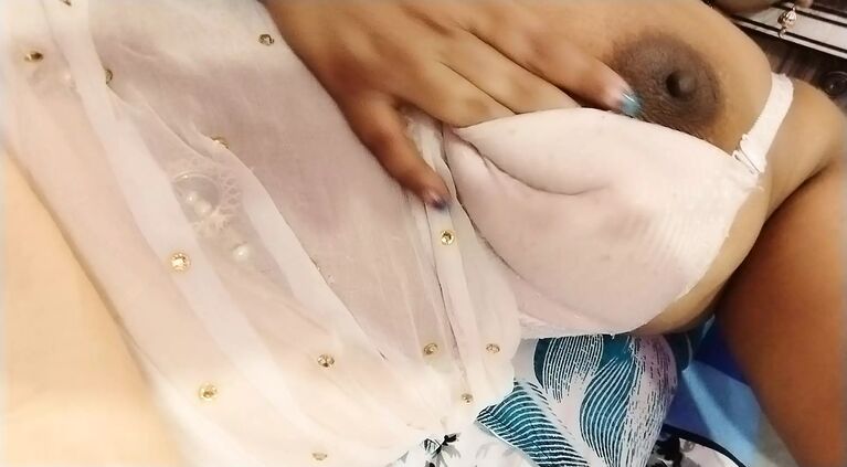 Beautiful guy hotdesixx came to fix the fan and did dirty work with the hotgirl21 wife.