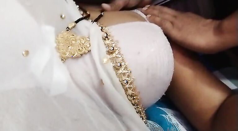 Beautiful guy hotdesixx came to fix the fan and did dirty work with the hotgirl21 wife.