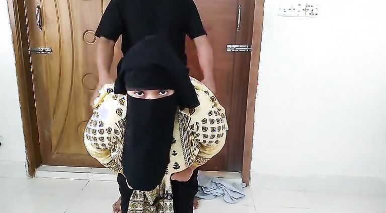 (Tamil Maid Ki Jabardast Chudai Malik) Indian Maid Fucked By Owner While Cleaning House - Big Butt Cum