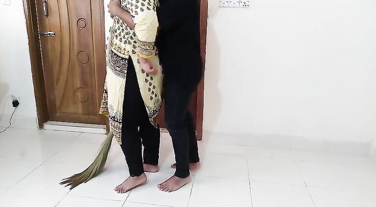 Badi Gand wali naukrani ko malik ne choda jabardast - Big ass Fucks & Cum