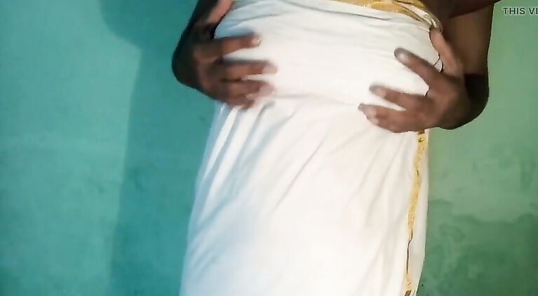 Kerala aunty cute showing