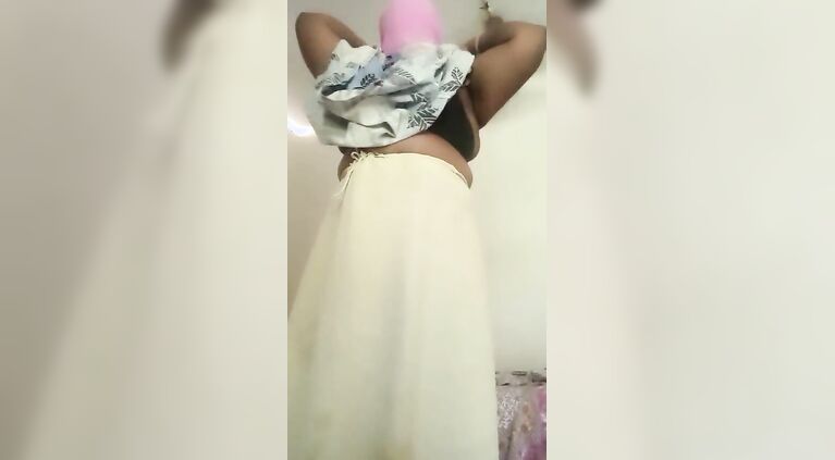 Desi anty bedroom dress changing performance vids