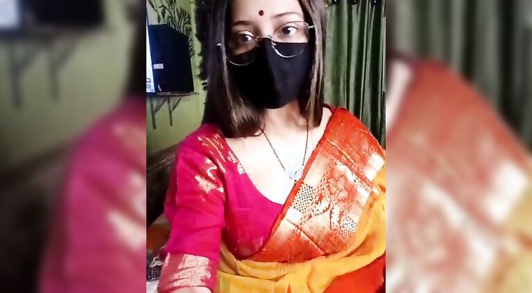 Lisa bhabi ne apni Nude dance or vagina open kari