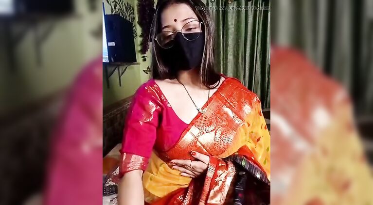 Lisa bhabi ne apni Nude dance or vagina open kari