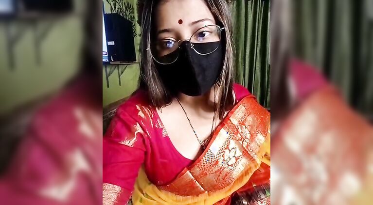 Lisa bhabi ne apni Nude dance or vagina open kari