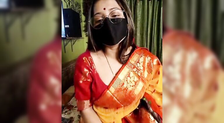 Lisa bhabi ne apni Nude dance or vagina open kari