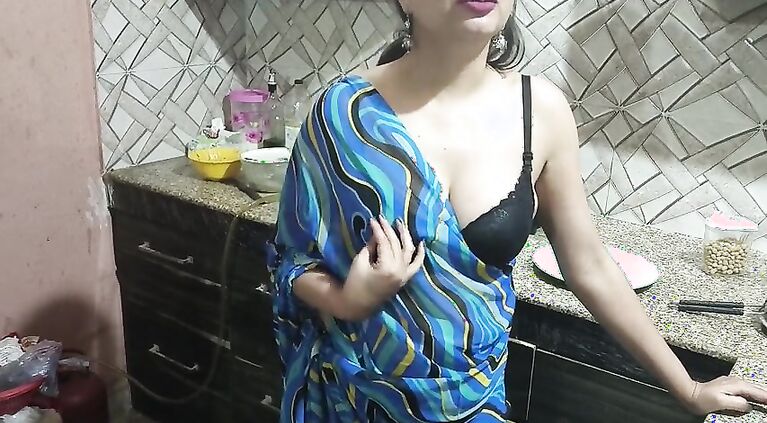 Tamil Tamil Bhabhi Hard Bee Har Devar In Kitchen Devar Ne Bhabhi Ke Lakh Mana Ke Bhi Chhod Diya