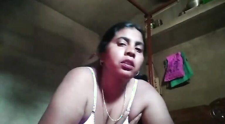 Tamil beautiful housewife open cute clip in home