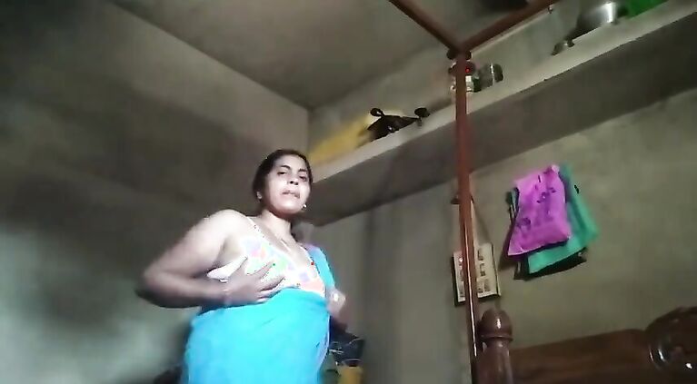 Tamil beautiful housewife open cute clip in home
