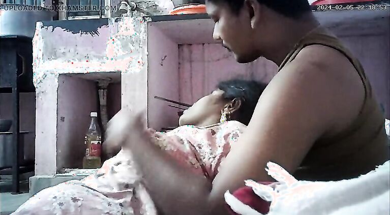 Desi house milf lips kissing and boobs pressing