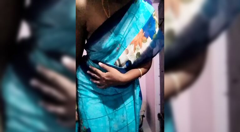 Tamil housewife saree lover