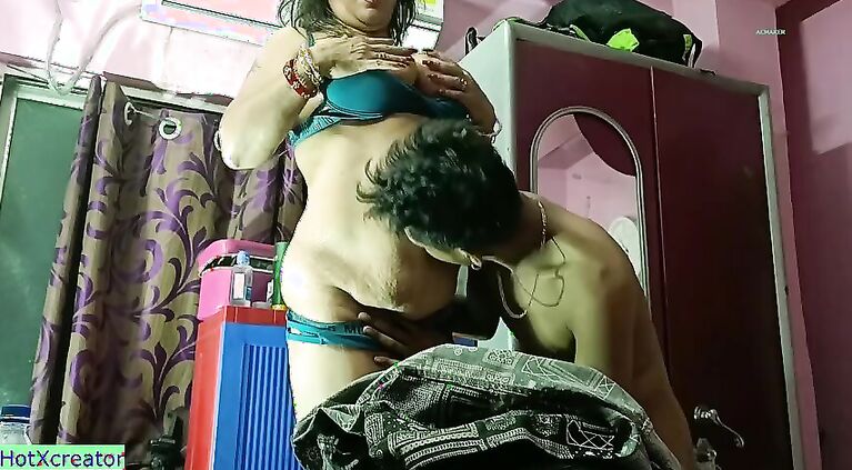 Sexy Aunty ko AC mechanic ne Chuda! Village Sex