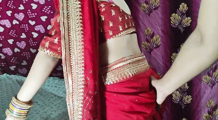 Desi Bhabhi Bebo's first time, Suhaagraat with her husband