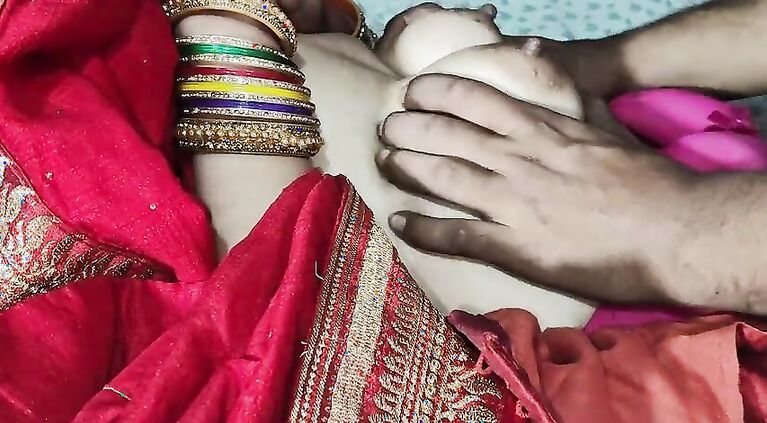 Desi Bhabhi Bebo's first time, Suhaagraat with her husband