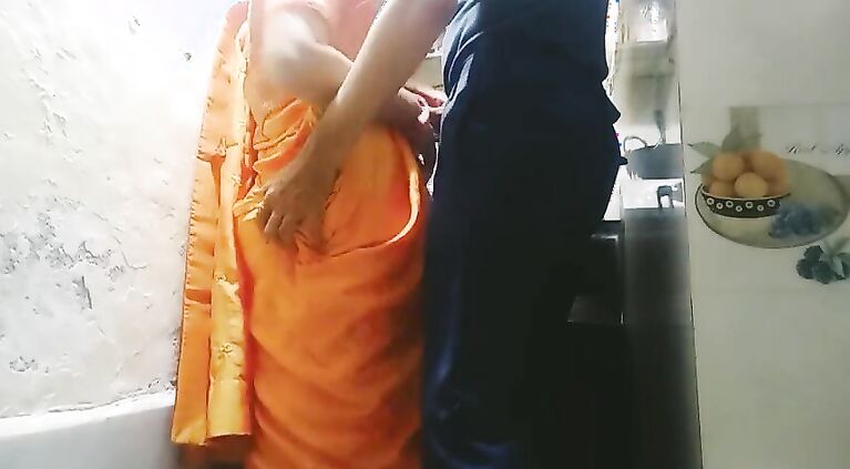 Bhabhi mana kar rahi thi Devr ne chodai suru kar di