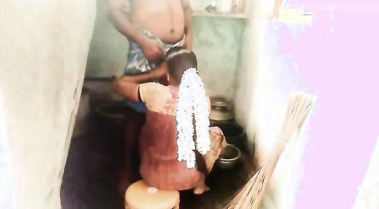 indian aunty When cleaning dishes oral