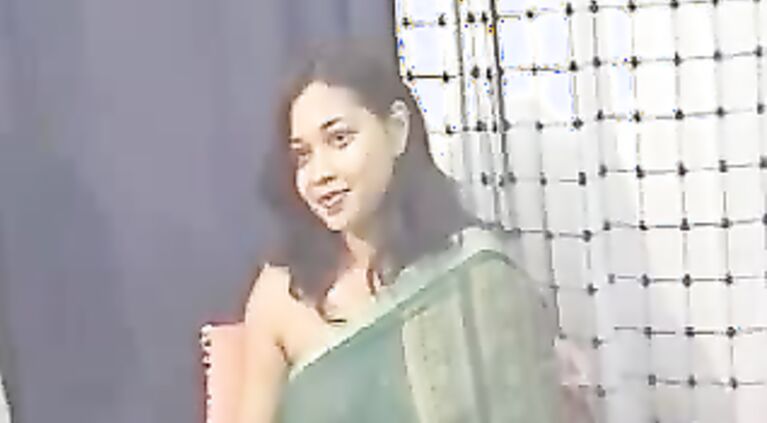 Desi Girl In Green Sari - Movies.
