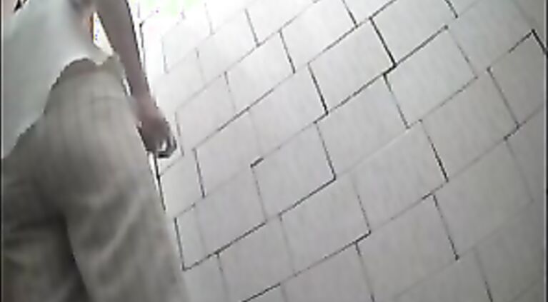 Aunty Caught Peeing In Toilet - Movies.
