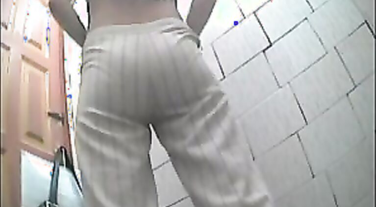 Aunty Caught Peeing In Toilet - Movies.