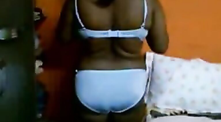 Aunty Showin Her Boobs - Movies.