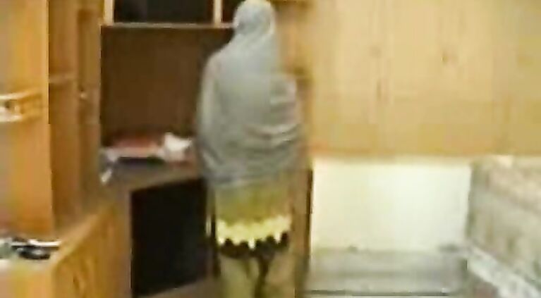 British Indian housewife from Bradford in sari stripping naked sucking her hubby cock