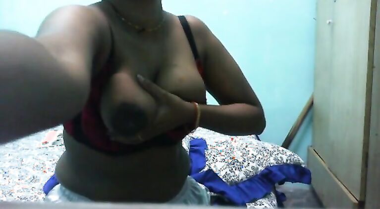 Aunty Showing Milky Boobs - Movies.