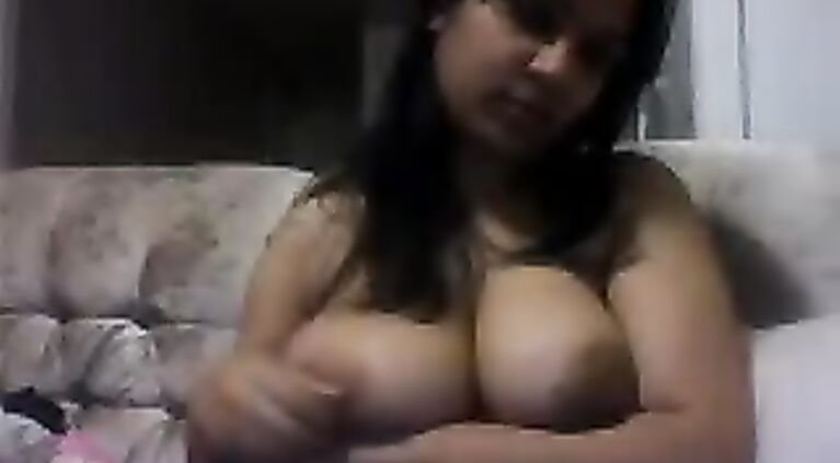 Bhopali bhabhi in her bedroom with her hubby in sexy white bra exposing her off!