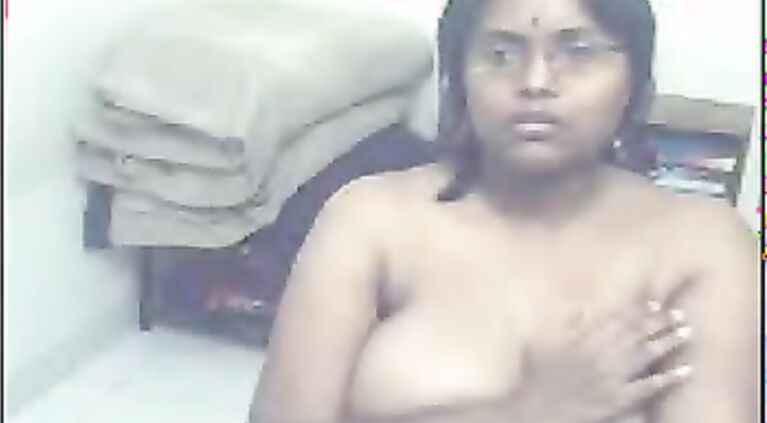 Maya aunty from Ahmedabad captured live on webcam getting naked showing her assets.