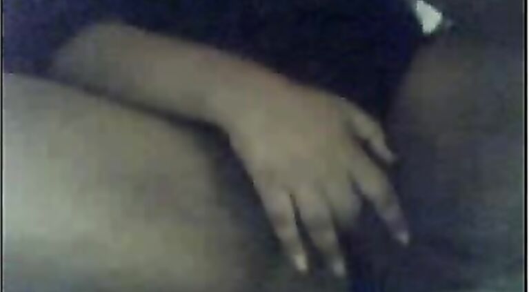 Mumbai mad dropping her saree pallu showing cleavage to her partner fucked hard in various positions