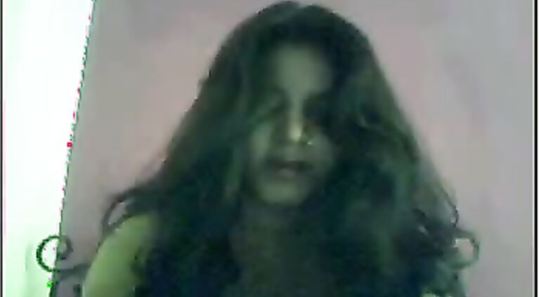 Gujrati girl nadia captured naked on live webcam show by her boyfriend.