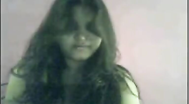Gujrati girl nadia captured naked on live webcam show by her boyfriend.