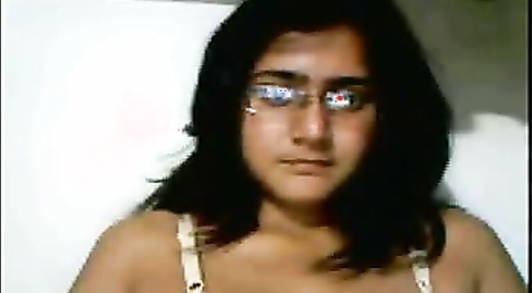 Busty Pakistani housewife Nazia with her driver while her hubby is out from country having sex