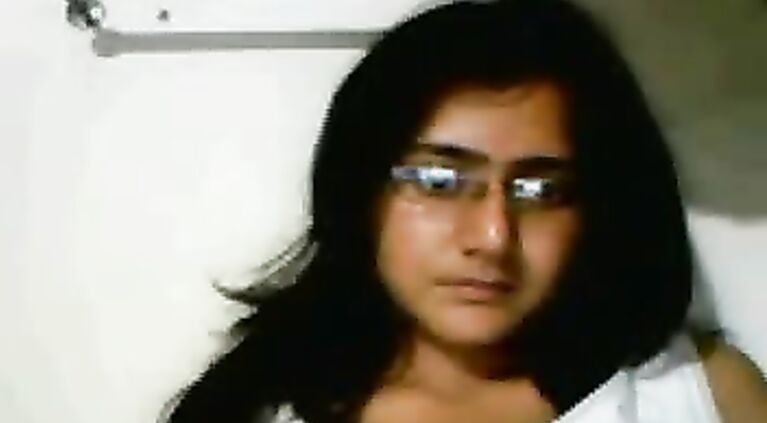 Sexy indian girl from Delhi Rossi self shoot video of her own bathing action