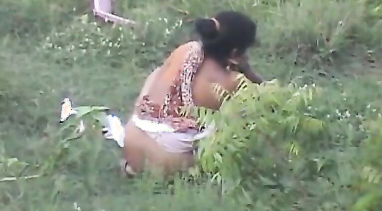 Villager Caught Peeing - Movies. video2porn2